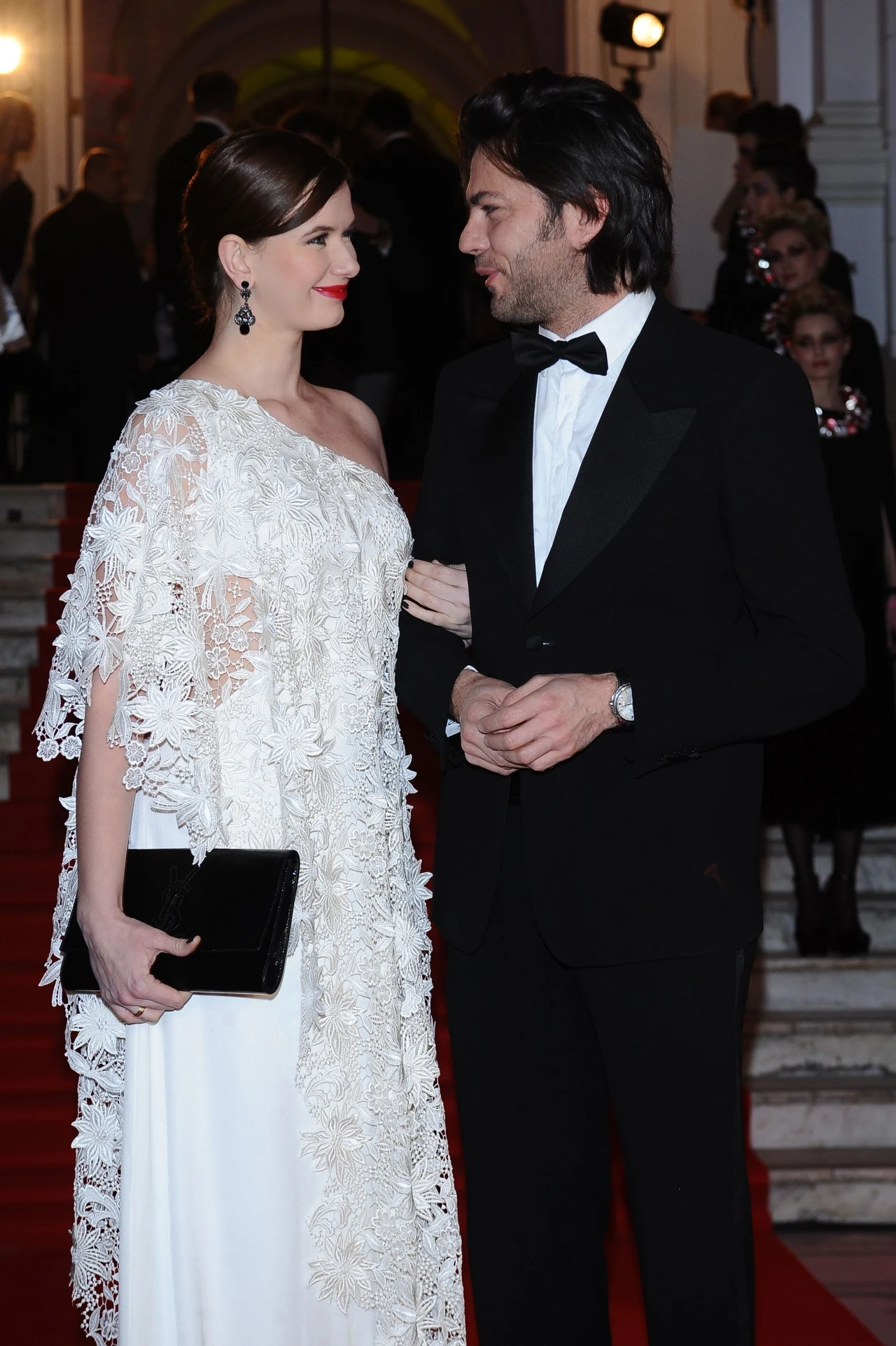 Olivier Janiak i Karolina Malinowska wzięli ślub w 2003 roku. Na przekór modzie na rozwody, oni wciąż pozostają sobie wierni. Olivier Janiak i Karolina Malinowska wzięli ślub w 2003 roku. Na przekór modzie na rozwody, oni wciąż pozostają sobie wierni.