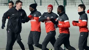 David Beckham (w środku) na treningu PSG
