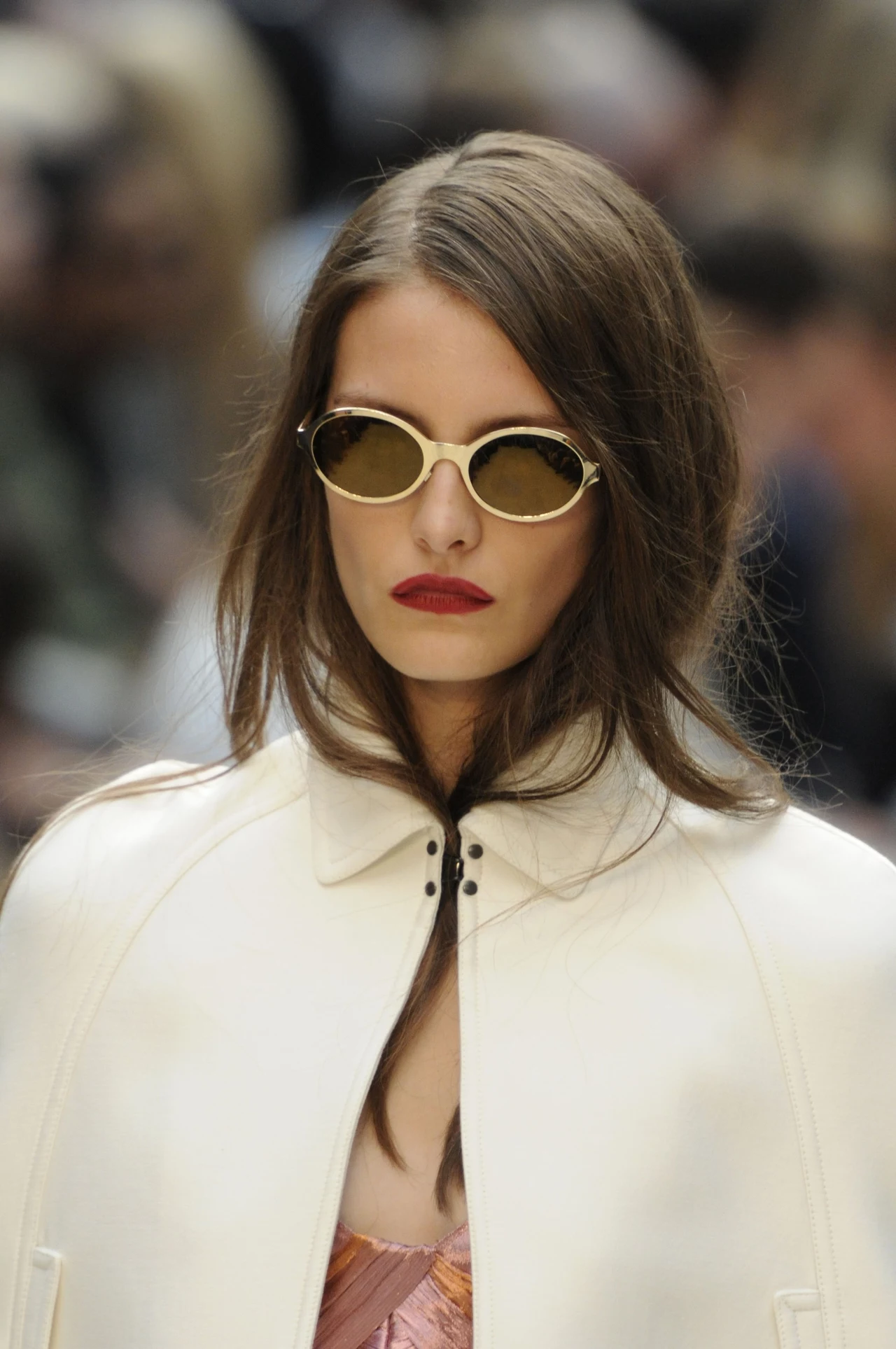 Okulary przeciwsłoneczne na pokazie Burberry - można się w nich przejrzeć Okulary przeciwsłoneczne na pokazie Burberry - można się w nich przejrzeć