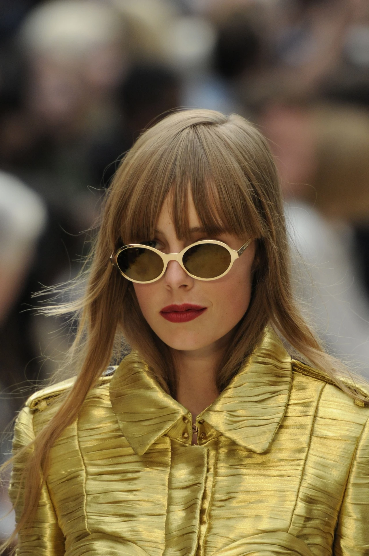 Okulary przeciwsłoneczne na pokazie Burberry - można się w nich przejrzeć Okulary przeciwsłoneczne na pokazie Burberry - można się w nich przejrzeć