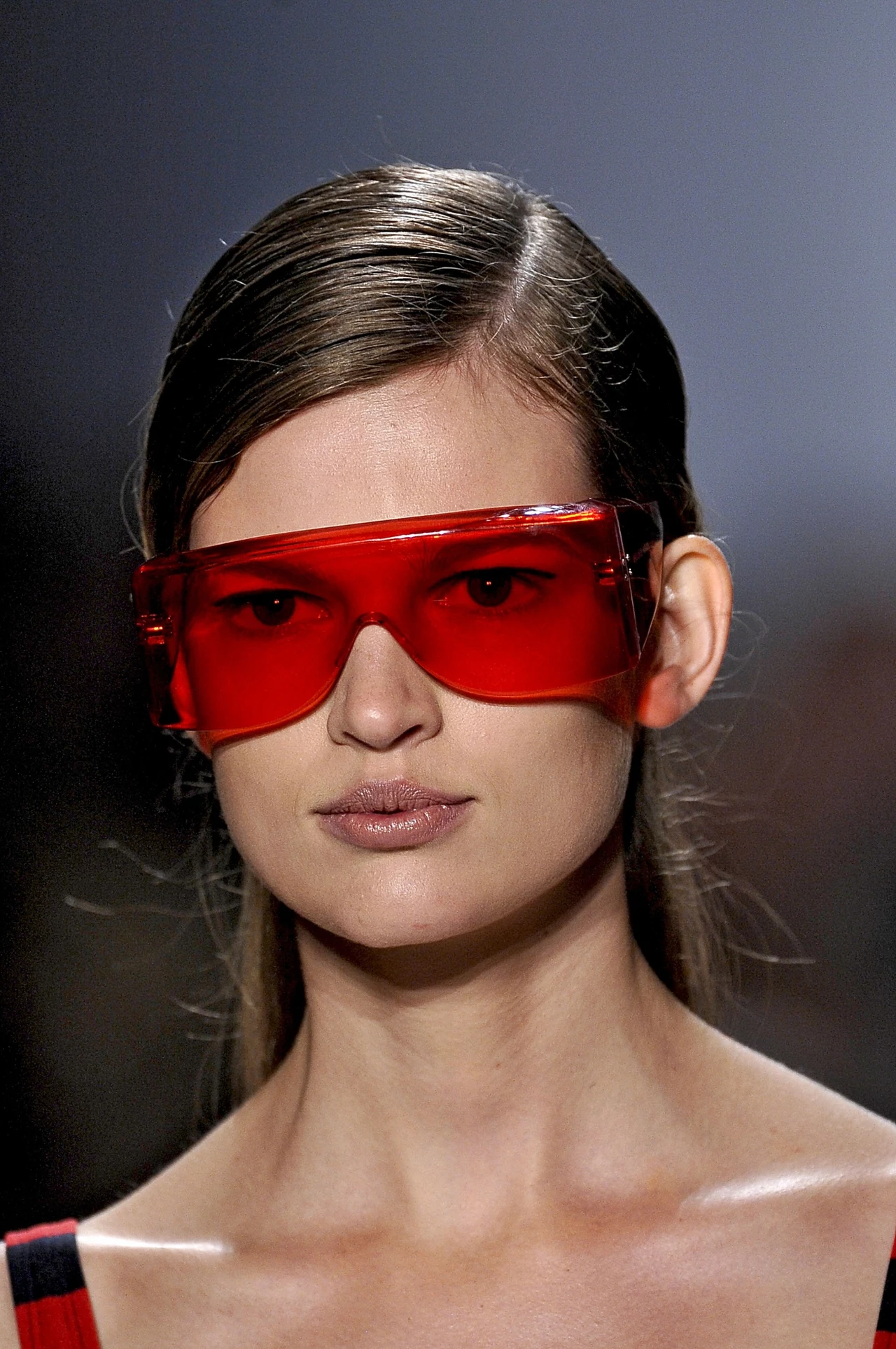 Pokaz Michaela Korsa - wyglądają trochę jak okulary ochronne, dla prawdziwej fashionistki, raczej do sportowych stylizacji Pokaz Michaela Korsa - wyglądają trochę jak okulary ochronne, dla prawdziwej fashionistki, raczej do sportowych stylizacji