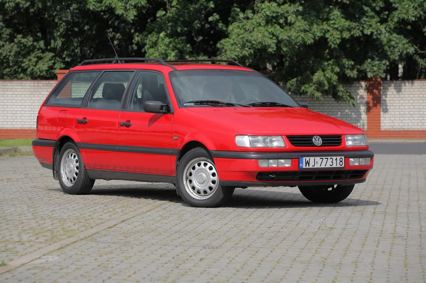 Volkswagen Passat B4 jest doskonałym przykładem samochodu, który ma prostą konstrukcję i jest tani w naprawach. Volkswagen Passat B4 jest doskonałym przykładem samochodu, który ma prostą konstrukcję i jest tani w naprawach.