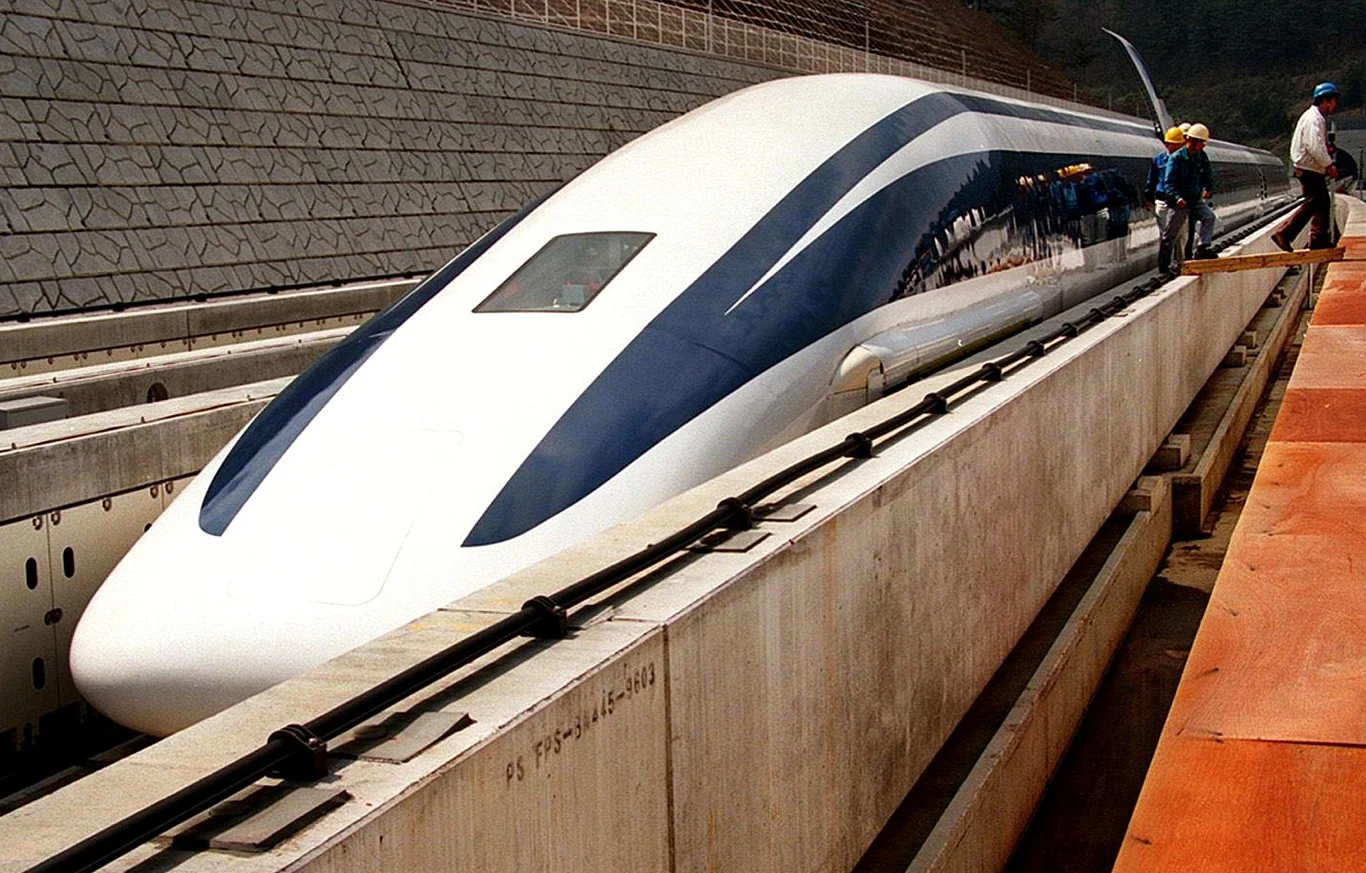 Japoński pociąg kolei magnetycznych Maglev. Jego prędkość maksymalna to 452 km/h.