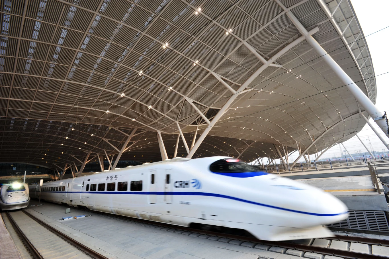 Chiński CRH (China Railway High-Speed). Na trasie Guangzhou - Wuhano jechał ze średnią prędkością 350 km/h
