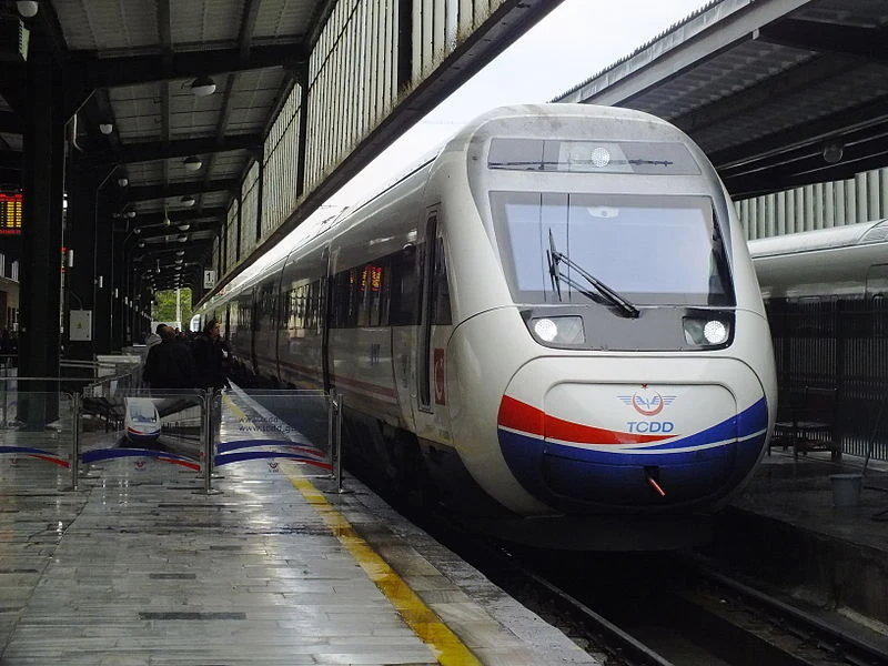 Turecki YHT. Na trasie osiąga 250 km/h