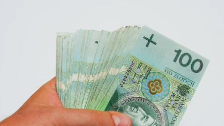 ​Najnowsze dane nie pozostawiają wątpliwości. Tyle zarabia przeciętny Kowalski? [ANKIETA]