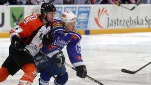 Tomasz Pastryk (L) z GKS Jastrzębie i Jarosław Rzeszutko (P) z Aksam Unia Oświęcim