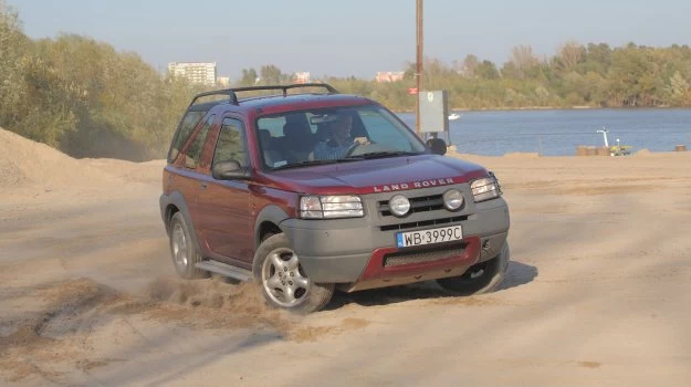 Land Rover Freelander I jest jednym z pierwszych popularnych samochodów wykorzystujących dołączany napęd na koła tylne.