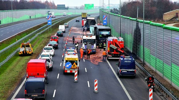 Sorbenty do usuwania płynów eksploatacyjnych dostępne są w sprzedaży detalicznej.