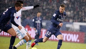 Piłkarz Paris Saint-Germain David Beckham (z prawej)
