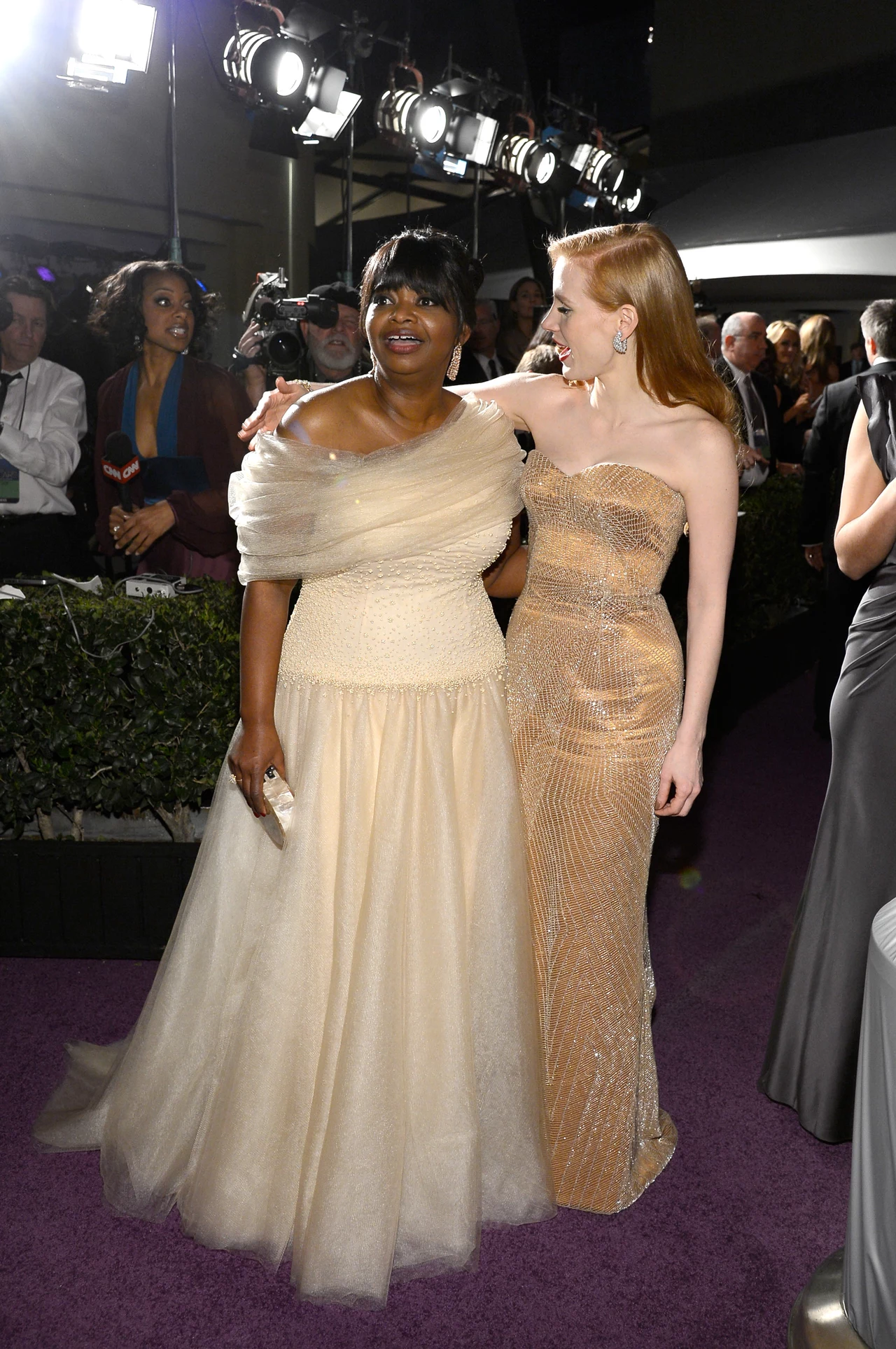 Octavia Spencer iJessica Chastain w złotej sukni Armani Prive Octavia Spencer iJessica Chastain w złotej sukni Armani Prive