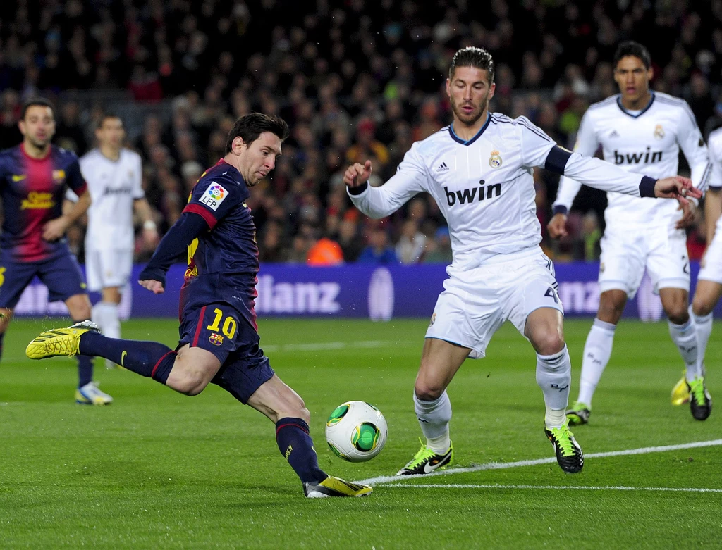 FC Barcelona przegrała 1-3 z Realem Madryt na Camp Nou. Gwiazdą spotkania był Cristiano Ronaldo. "Królewscy" awansowali do finału Pucharu Króla FC Barcelona przegrała 1-3 z Realem Madryt na Camp Nou. Gwiazdą spotkania był Cristiano Ronaldo. "Królewscy" awansowali do finału Pucharu Króla