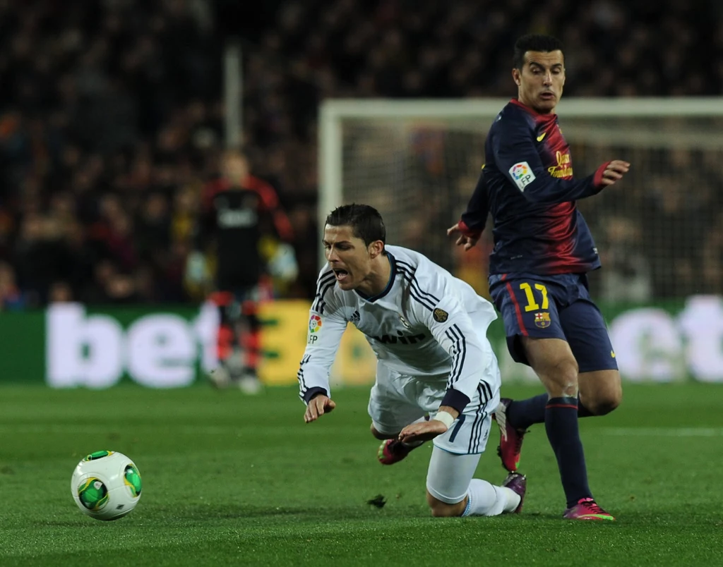 FC Barcelona przegrała 1-3 z Realem Madryt na Camp Nou. Gwiazdą spotkania był Cristiano Ronaldo. "Królewscy" awansowali do finału Pucharu Króla FC Barcelona przegrała 1-3 z Realem Madryt na Camp Nou. Gwiazdą spotkania był Cristiano Ronaldo. "Królewscy" awansowali do finału Pucharu Króla