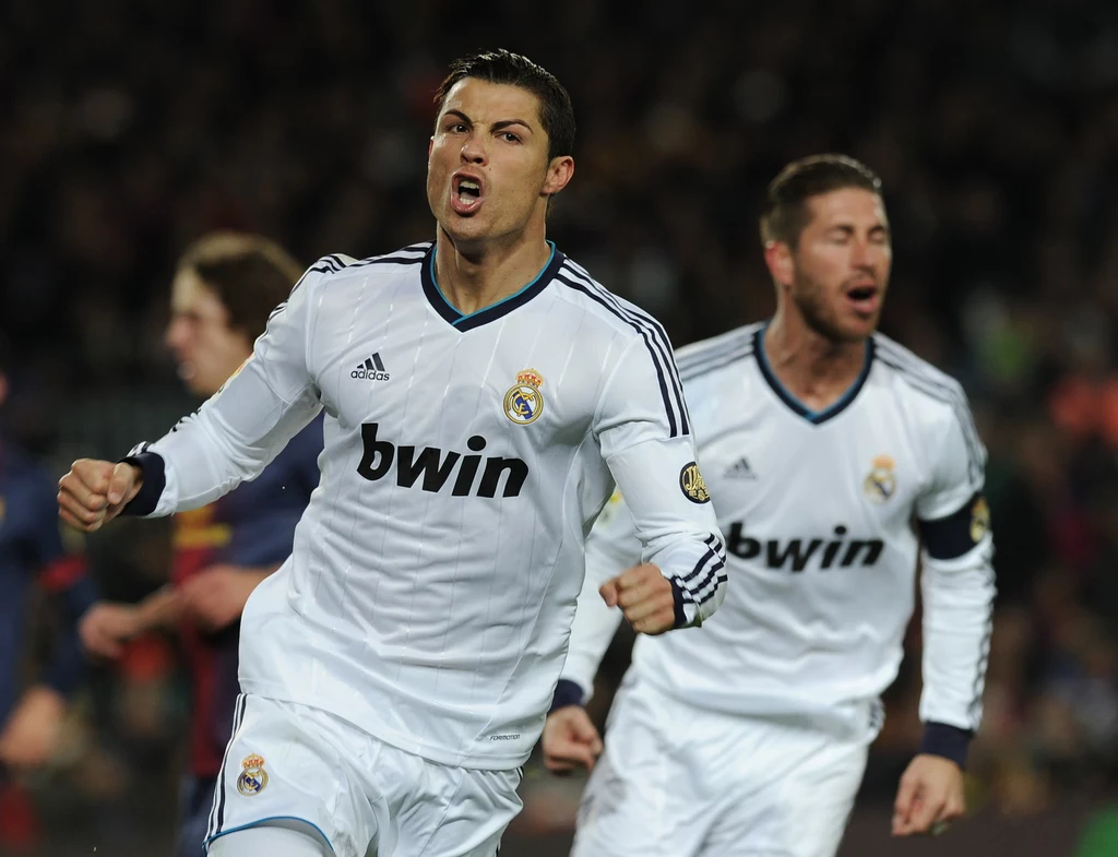 FC Barcelona przegrała 1-3 z Realem Madryt na Camp Nou. Gwiazdą spotkania był Cristiano Ronaldo. "Królewscy" awansowali do finału Pucharu Króla FC Barcelona przegrała 1-3 z Realem Madryt na Camp Nou. Gwiazdą spotkania był Cristiano Ronaldo. "Królewscy" awansowali do finału Pucharu Króla