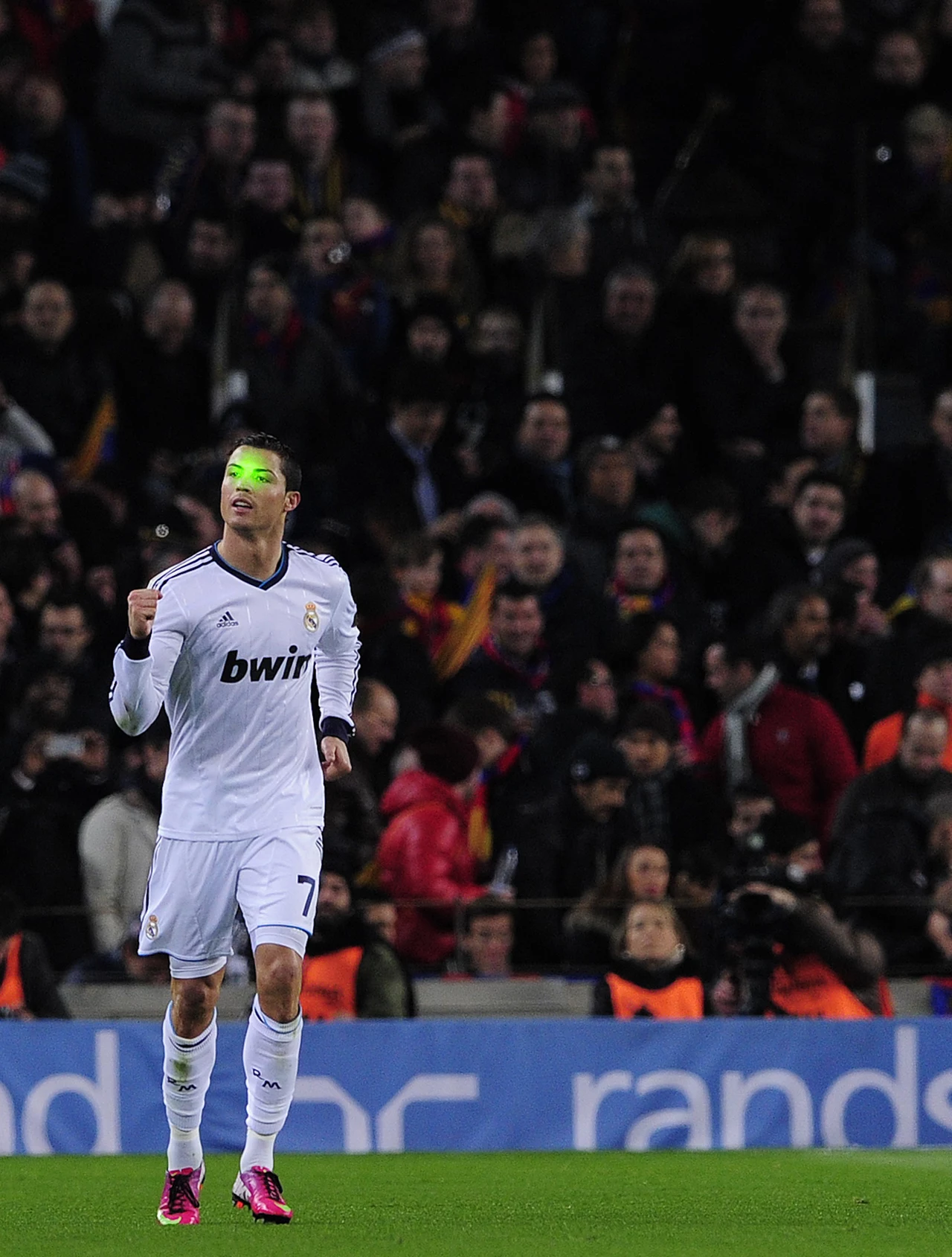 FC Barcelona przegrała 1-3 z Realem Madryt na Camp Nou. Gwiazdą spotkania był Cristiano Ronaldo. "Królewscy" awansowali do finału Pucharu Króla FC Barcelona przegrała 1-3 z Realem Madryt na Camp Nou. Gwiazdą spotkania był Cristiano Ronaldo. "Królewscy" awansowali do finału Pucharu Króla
