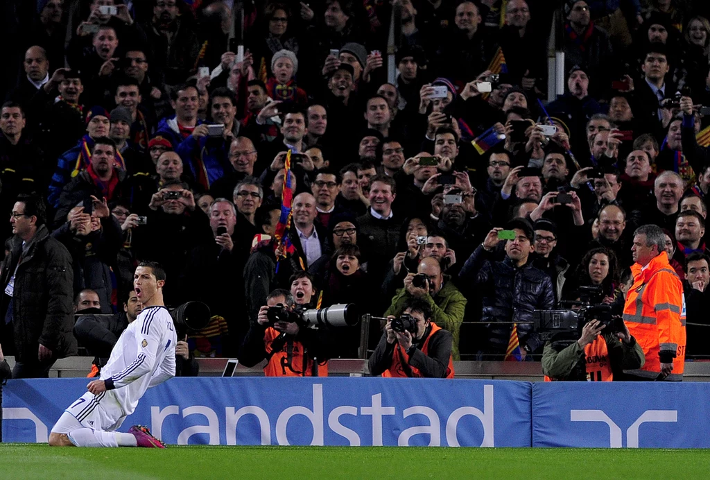 FC Barcelona przegrała 1-3 z Realem Madryt na Camp Nou. Gwiazdą spotkania był Cristiano Ronaldo. "Królewscy" awansowali do finału Pucharu Króla FC Barcelona przegrała 1-3 z Realem Madryt na Camp Nou. Gwiazdą spotkania był Cristiano Ronaldo. "Królewscy" awansowali do finału Pucharu Króla