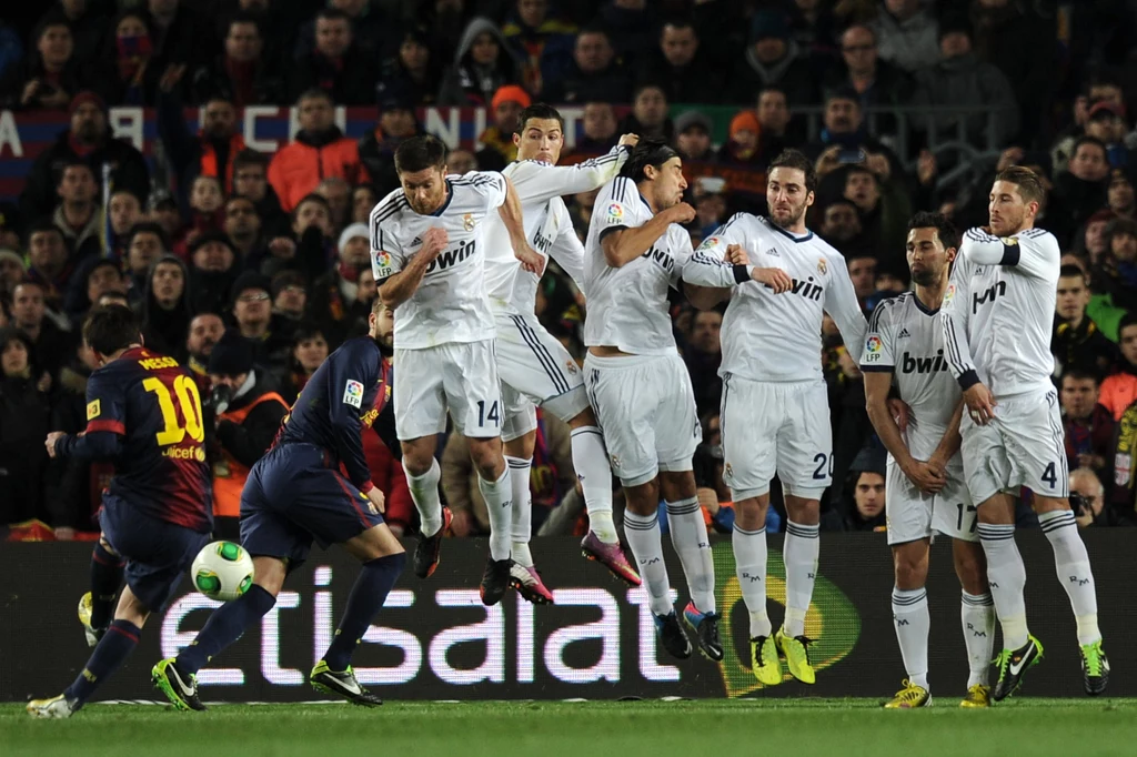 FC Barcelona przegrała 1-3 z Realem Madryt na Camp Nou. Gwiazdą spotkania był Cristiano Ronaldo. "Królewscy" awansowali do finału Pucharu Króla FC Barcelona przegrała 1-3 z Realem Madryt na Camp Nou. Gwiazdą spotkania był Cristiano Ronaldo. "Królewscy" awansowali do finału Pucharu Króla