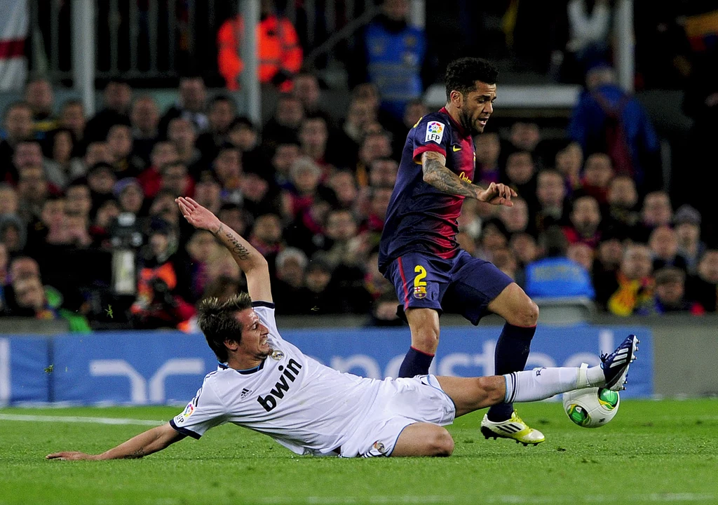 FC Barcelona przegrała 1-3 z Realem Madryt na Camp Nou. Gwiazdą spotkania był Cristiano Ronaldo. "Królewscy" awansowali do finału Pucharu Króla FC Barcelona przegrała 1-3 z Realem Madryt na Camp Nou. Gwiazdą spotkania był Cristiano Ronaldo. "Królewscy" awansowali do finału Pucharu Króla