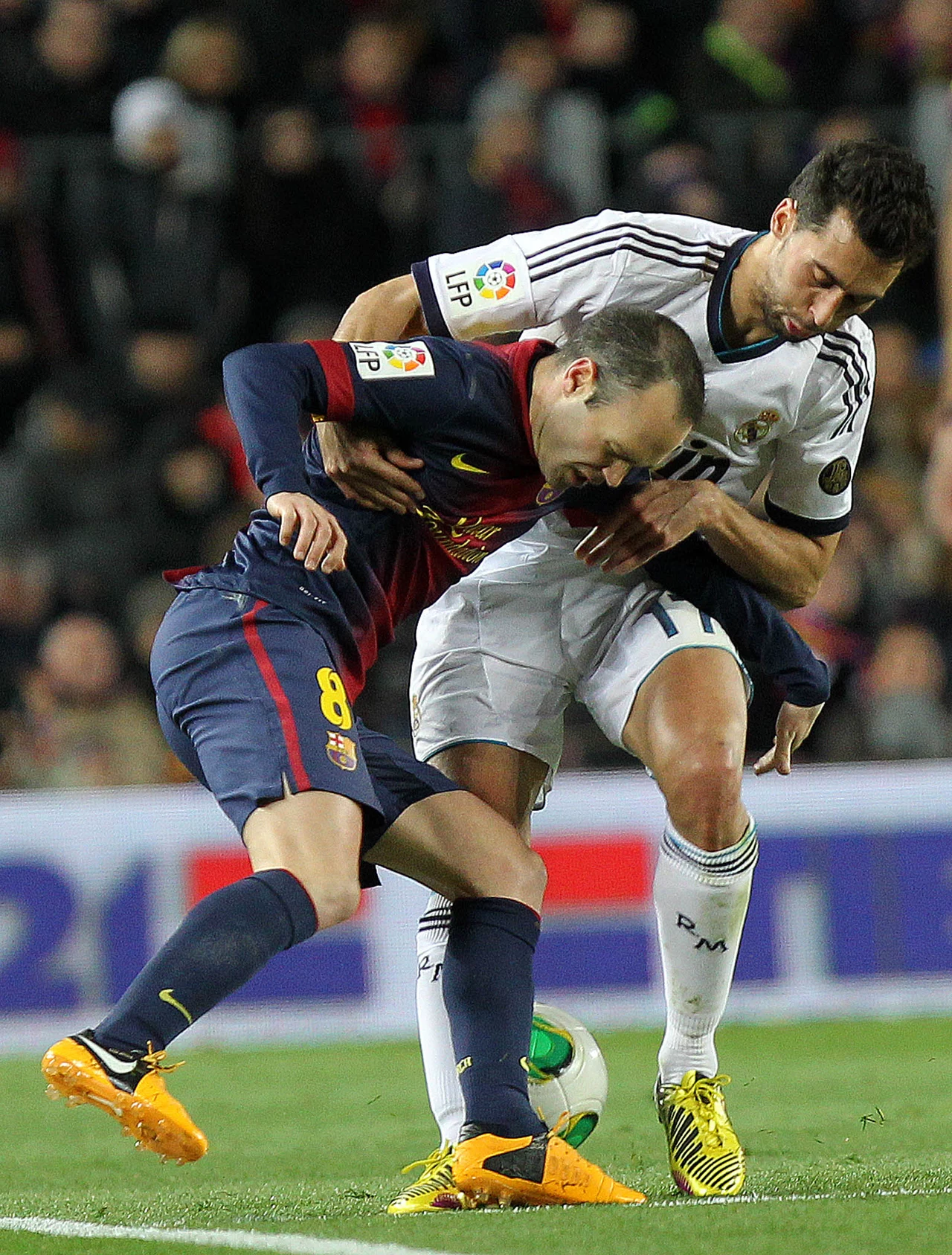 FC Barcelona przegrała 1-3 z Realem Madryt na Camp Nou. Gwiazdą spotkania był Cristiano Ronaldo. "Królewscy" awansowali do finału Pucharu Króla FC Barcelona przegrała 1-3 z Realem Madryt na Camp Nou. Gwiazdą spotkania był Cristiano Ronaldo. "Królewscy" awansowali do finału Pucharu Króla