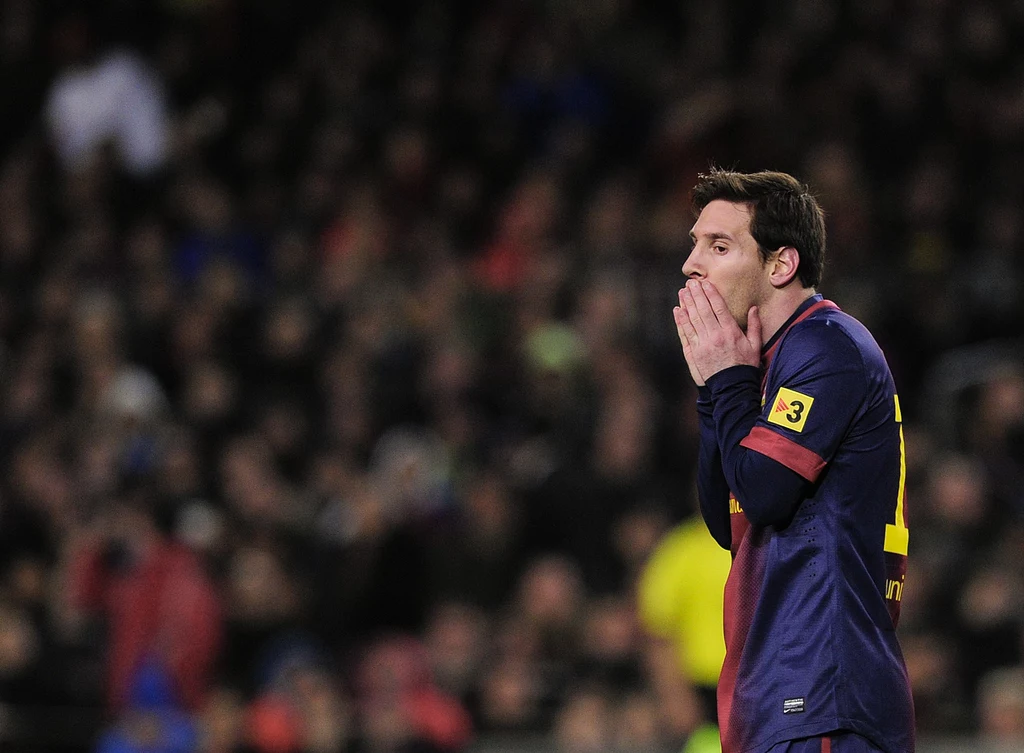FC Barcelona przegrała 1-3 z Realem Madryt na Camp Nou. Gwiazdą spotkania był Cristiano Ronaldo. "Królewscy" awansowali do finału Pucharu Króla FC Barcelona przegrała 1-3 z Realem Madryt na Camp Nou. Gwiazdą spotkania był Cristiano Ronaldo. "Królewscy" awansowali do finału Pucharu Króla