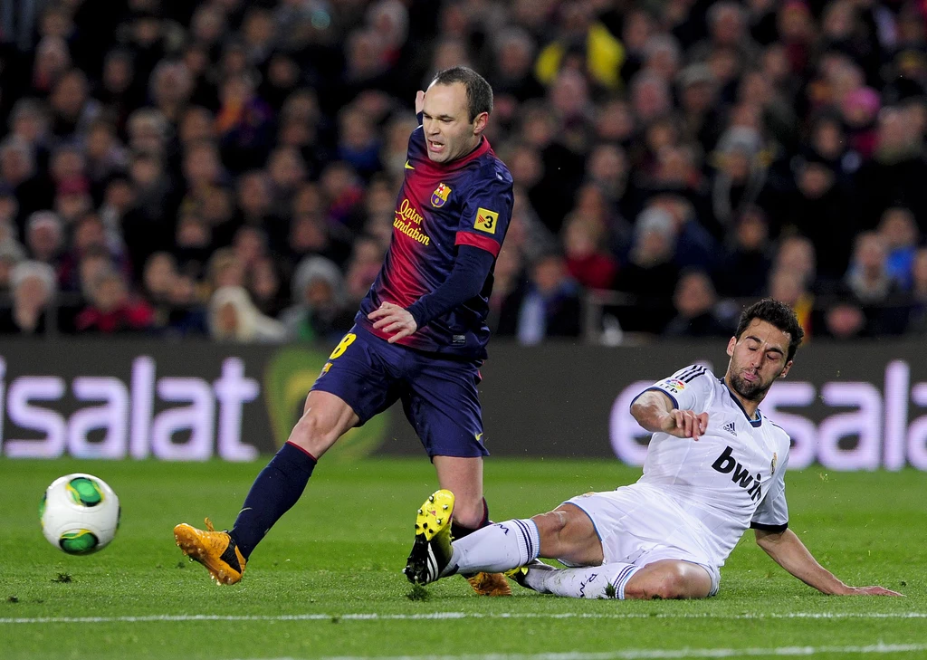 FC Barcelona przegrała 1-3 z Realem Madryt na Camp Nou. Gwiazdą spotkania był Cristiano Ronaldo. "Królewscy" awansowali do finału Pucharu Króla FC Barcelona przegrała 1-3 z Realem Madryt na Camp Nou. Gwiazdą spotkania był Cristiano Ronaldo. "Królewscy" awansowali do finału Pucharu Króla