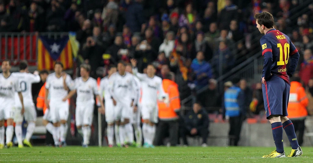 FC Barcelona przegrała 1-3 z Realem Madryt na Camp Nou. Gwiazdą spotkania był Cristiano Ronaldo. "Królewscy" awansowali do finału Pucharu Króla FC Barcelona przegrała 1-3 z Realem Madryt na Camp Nou. Gwiazdą spotkania był Cristiano Ronaldo. "Królewscy" awansowali do finału Pucharu Króla