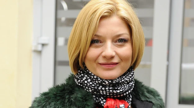 Pola, którą gra w „Przepisie na życie”, uwielbia szpilki. Ona prywatnie stawia na wygodne obuwie sportowe. No, chyba że okazja jest odświętna. Pola, którą gra w „Przepisie na życie”, uwielbia szpilki. Ona prywatnie stawia na wygodne obuwie sportowe. No, chyba że okazja jest odświętna.