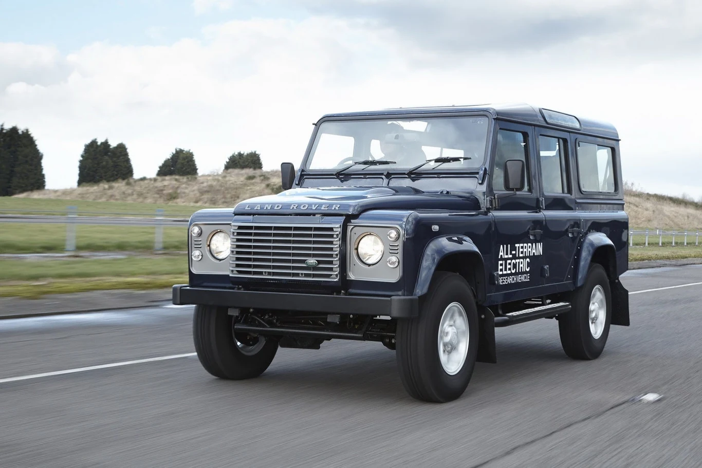 Land Rover Defender EV