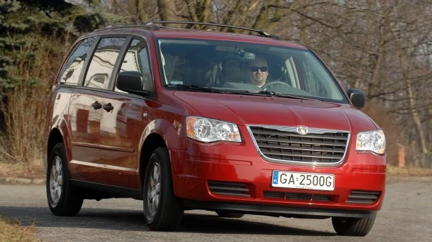 W poprzednich generacjach modelu Chrysler dzielił Voyagery na zwykłe i wydłużone – Grand. W przypadku „piątki”, każdy Voyager jest Grandem.