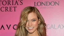 Karlie Kloss jeszcze w długich włosach