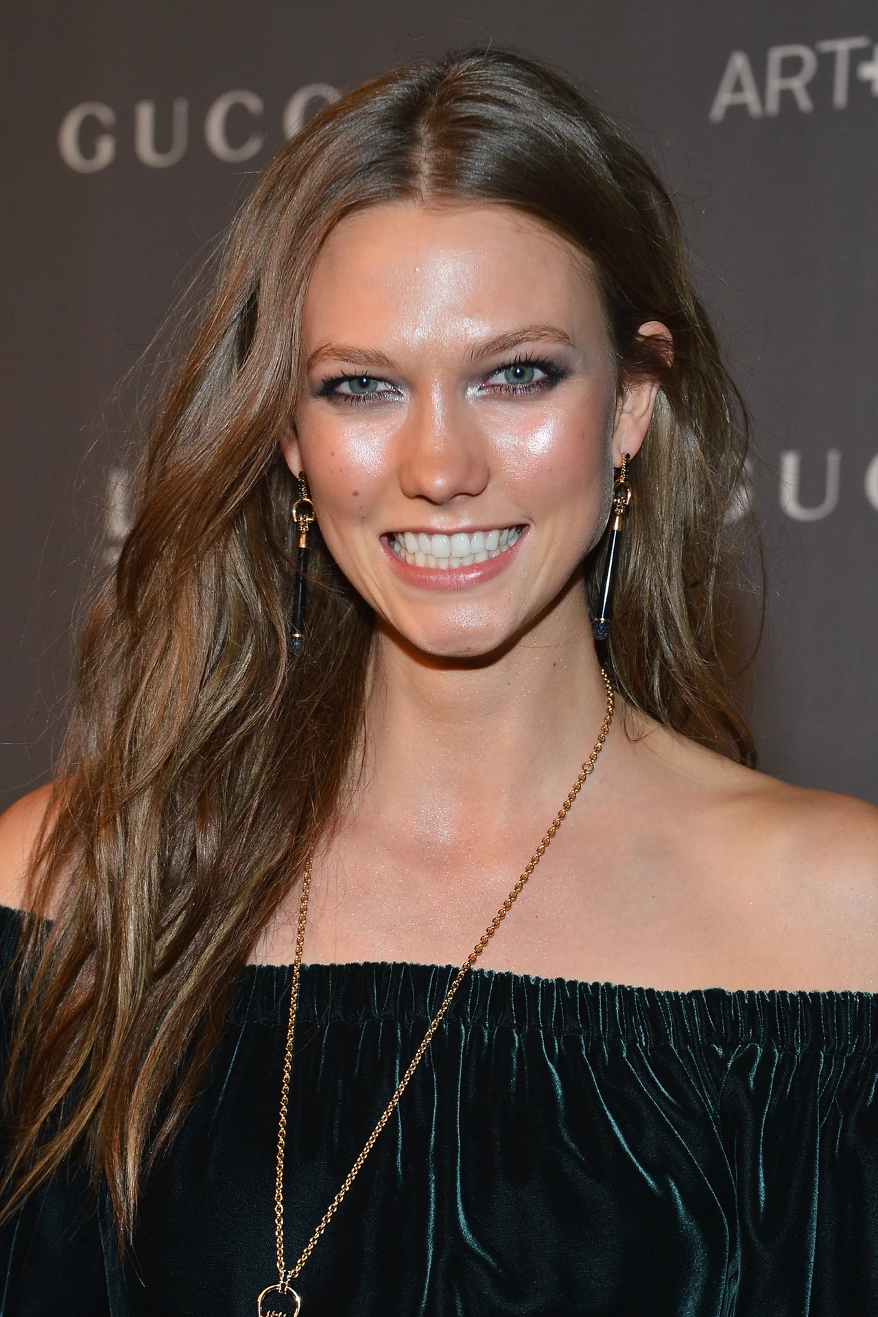 Karlie Kloss jeszcze w długich włosach Karlie Kloss jeszcze w długich włosach