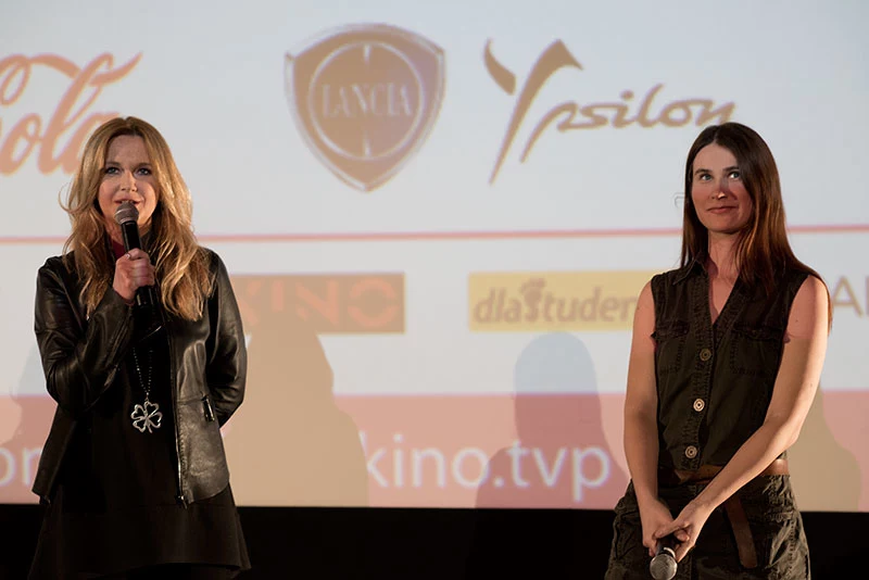 Po pokazie filmu „Za wzgórzami” ambasadorka i prowadząca projekt Grażyna Torbicka poprowadziła rozmowę z gośćmi: Cristiną Flutur, odtwórczynią głównej roli w filmie i laureatką nagrody aktorskiej w Cannes oraz Tadeuszem Bartosiem, znanym teologiem, filozofem i publicystą oraz widzami. Już 7 marca ten sam film wraz z retransmisją rozmowy zostaną zaprezentowane w 17 kolejnych kinach sieci Multikino. Po pokazie filmu „Za wzgórzami” ambasadorka i prowadząca projekt Grażyna Torbicka poprowadziła rozmowę z gośćmi: Cristiną Flutur, odtwórczynią głównej roli w filmie i laureatką nagrody aktorskiej w Cannes oraz Tadeuszem Bartosiem, znanym teologiem, filozofem i publicystą oraz widzami. Już 7 marca ten sam film wraz z retransmisją rozmowy zostaną zaprezentowane w 17 kolejnych kinach sieci Multikino.