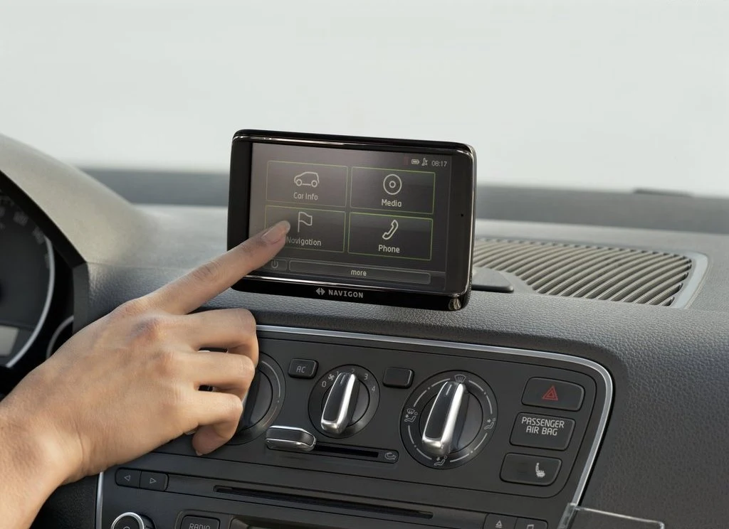 U szczytu kokpitu mocuje się system Move&Fun (1400 zł), łączący m.in. nawigację i zestaw głośnomówiący Bluetooth. System ten może też udzielać wskazówek jak jeździć ekonomicznie.