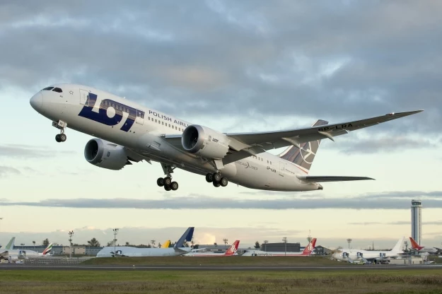 Dreamliner LOT-u odlatuje z fabryki w Everett