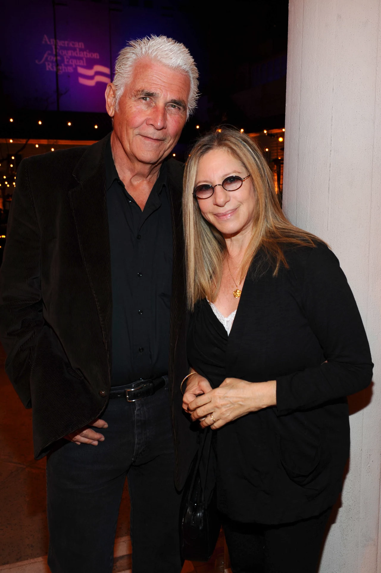 Barbra Streisand i James Brolin, z którym jest związana od roku 1997. W roku 1998 pobrali się, to drugi mąż artystki Barbra Streisand i James Brolin, z którym jest związana od roku 1997. W roku 1998 pobrali się, to drugi mąż artystki