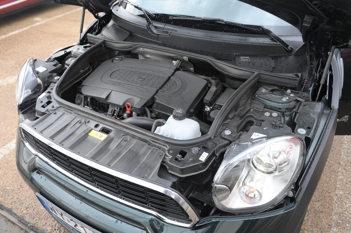 2-litrowy diesel nadaje autu dobrą dynamikę, także przy wyższych prędkościach.