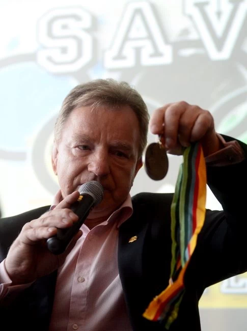 Andrzej Supron oddał swój medal.