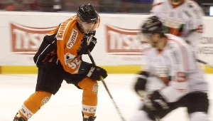 Z lewej Maciej Urbanowicz, kapitan JKH GKS Jastrzębie. Obok Rafał Dudka z GKS Tychy