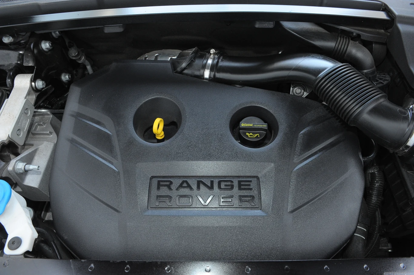 Dwulitrowy silnik turbo pochodzi z gamy Forda (typ Ecoboost). O spalaniu poniżej 10 l/100 km nie ma mowy. Dwulitrowy silnik turbo pochodzi z gamy Forda (typ Ecoboost). O spalaniu poniżej 10 l/100 km nie ma mowy.