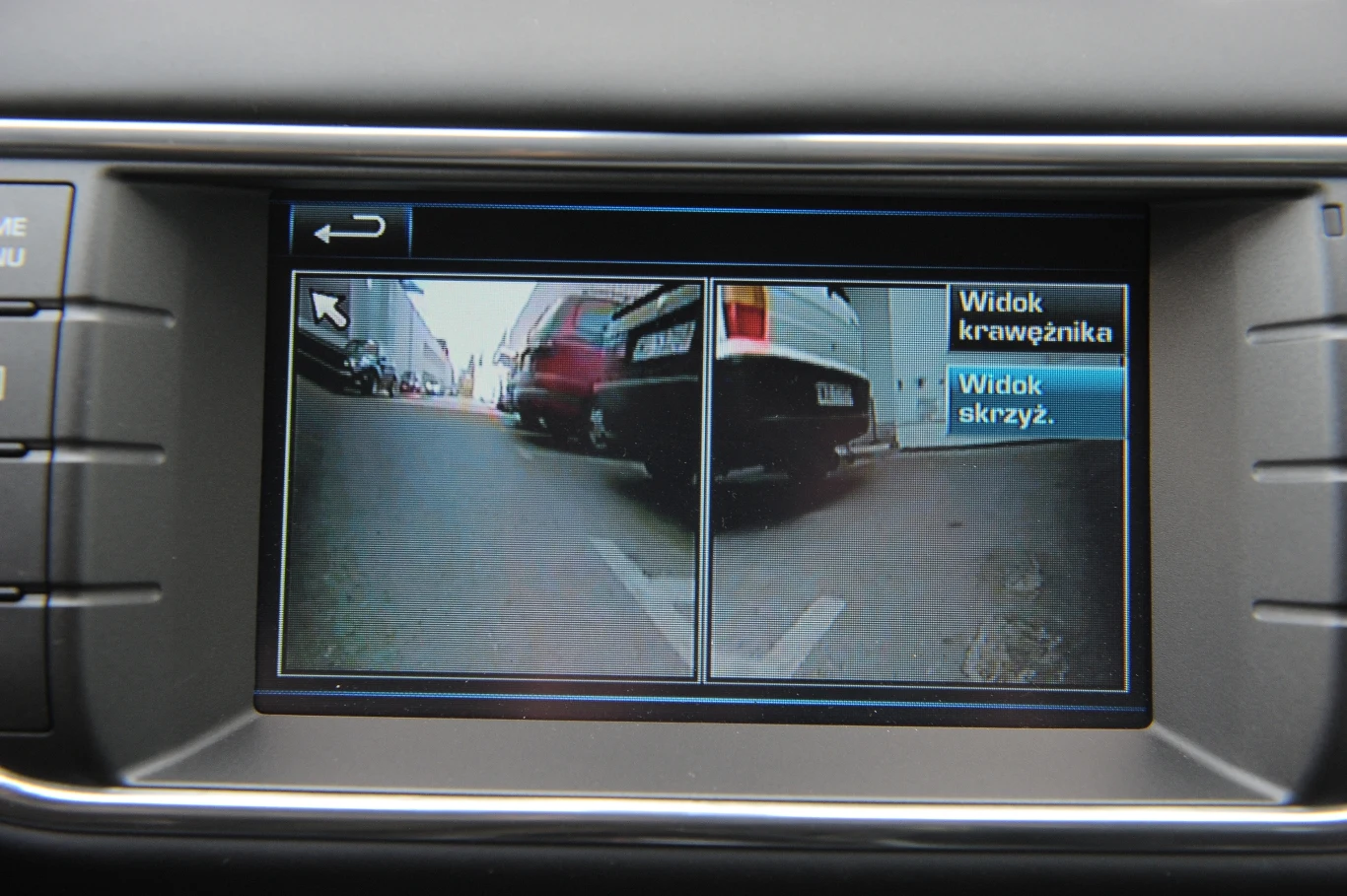 Kolejne kamery: w zderzakach (2 pary) i nad progami. Działają w podczerwieni! Kolejne kamery: w zderzakach (2 pary) i nad progami. Działają w podczerwieni!