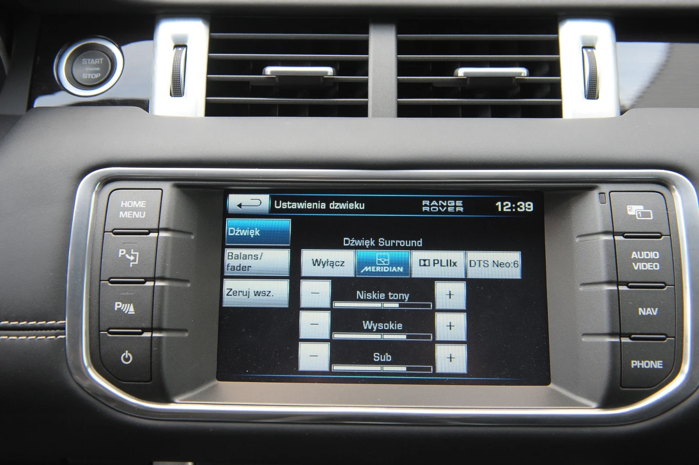 Zestaw audio marki Meridian ma moc 825 W i prezentuje najwyższą światową klasę. Zestaw audio marki Meridian ma moc 825 W i prezentuje najwyższą światową klasę.