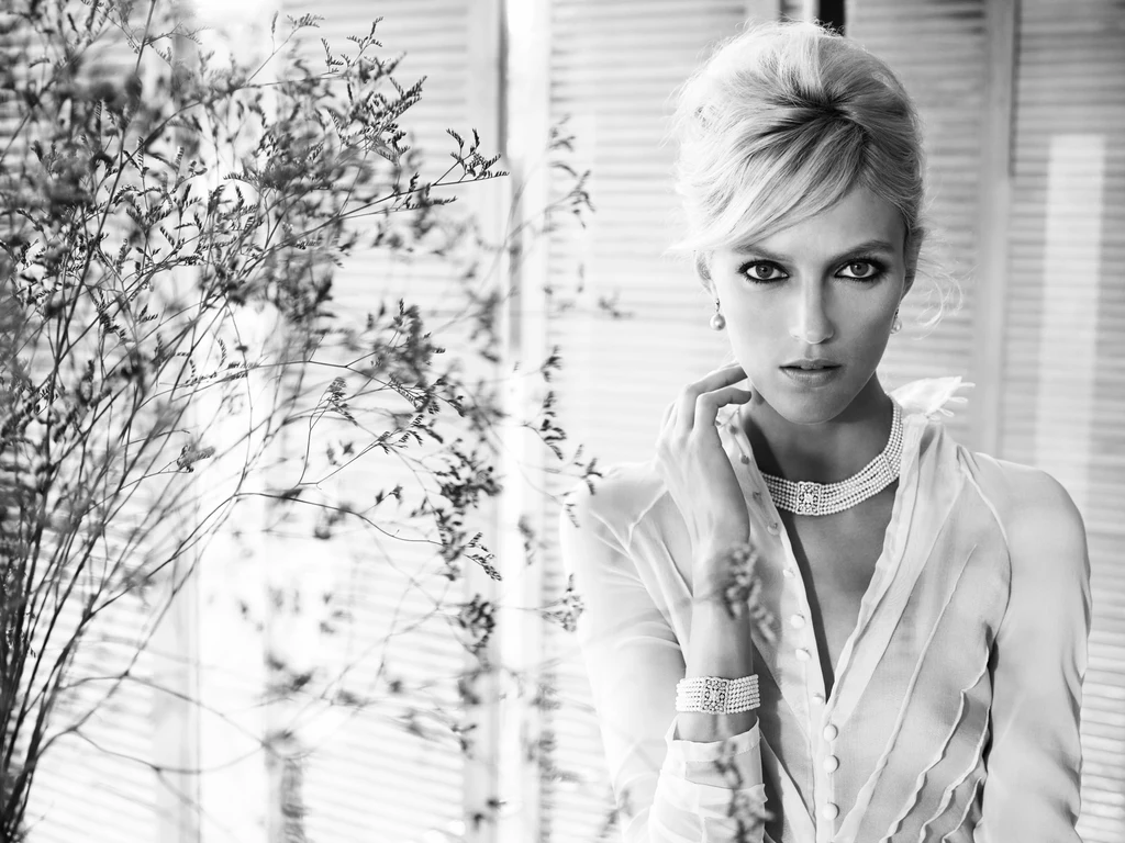 Sesja odbyła się Hiszpanii, w oryginalnym domu z lat 60. Fotograf: Marcin Tyszka, reżyser: Arkadiusz Tomiakt, stylizacja: Agnieszka Ścibior, fryzury: Kacper Rączkowski , make-up: Georgi Sandev Sesja odbyła się Hiszpanii, w oryginalnym domu z lat 60. Fotograf: Marcin Tyszka, reżyser: Arkadiusz Tomiakt, stylizacja: Agnieszka Ścibior, fryzury: Kacper Rączkowski , make-up: Georgi Sandev