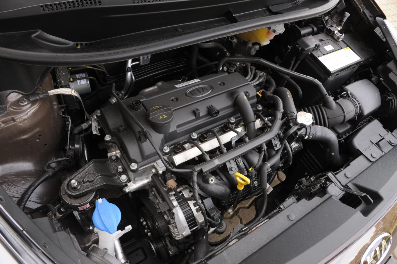 Podstawowy silnik benzynowy zapewnia przeciętne osiągi.