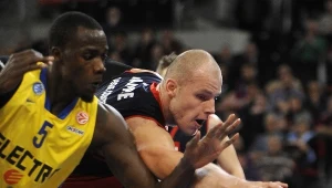 Maciej Lampe w walce z Shawnem Jamesem