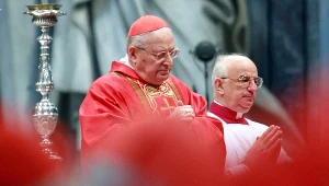 Kardynał Sodano koncelebruje mszę świętą "pro eligendo Papa"