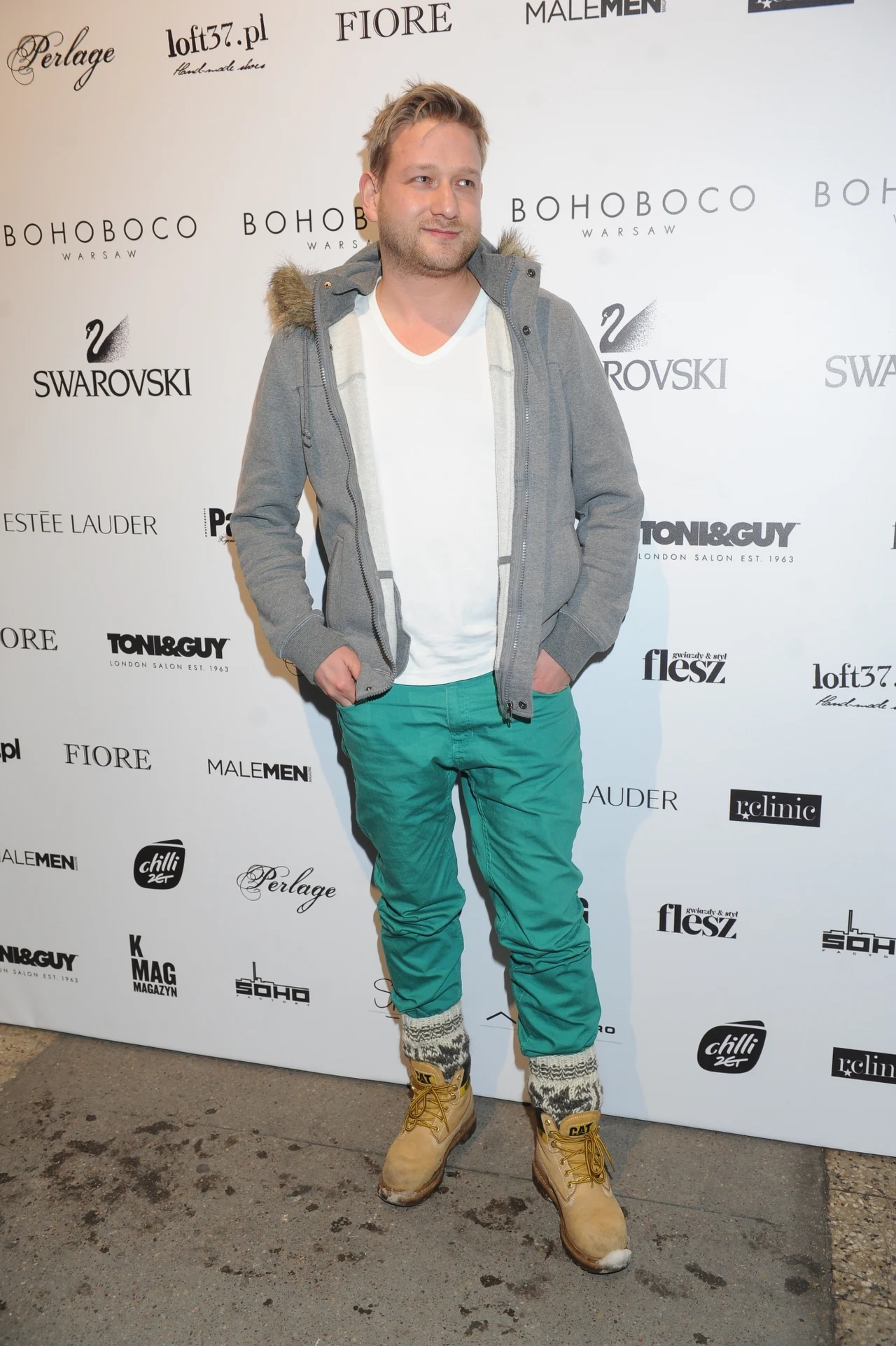 Bartek Jędrzejak, pogodynek TVN, ma przyjaciół w różnych zakątkach Polski. W swoim luksusowym domu w podwarszawskiej Nowej Iwicznej mieszka jednak sam.