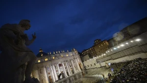 Wierni czekają na pl. św. Piotra