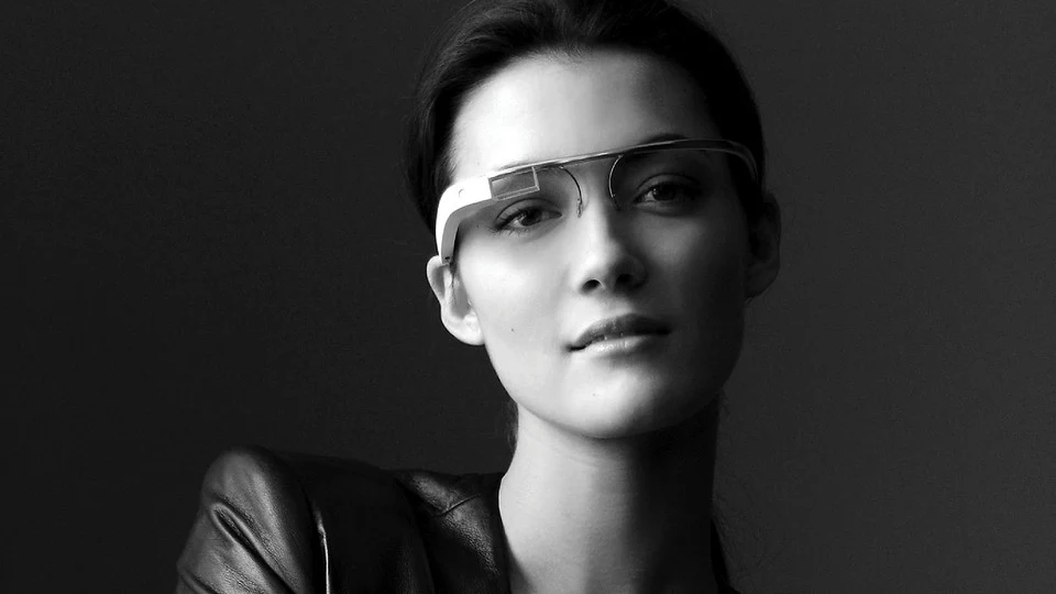 Okulary Google Glass zarezerwowane będą początkowo tylk dla osób o zdrowym wzroku lub używających soczewek kontaktowych 