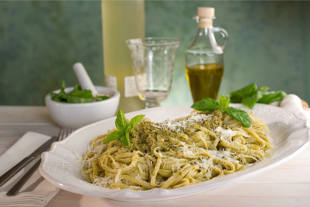 Pesto to flagowy przysmak Ligurów. Zwykle podaje się go z makaronem