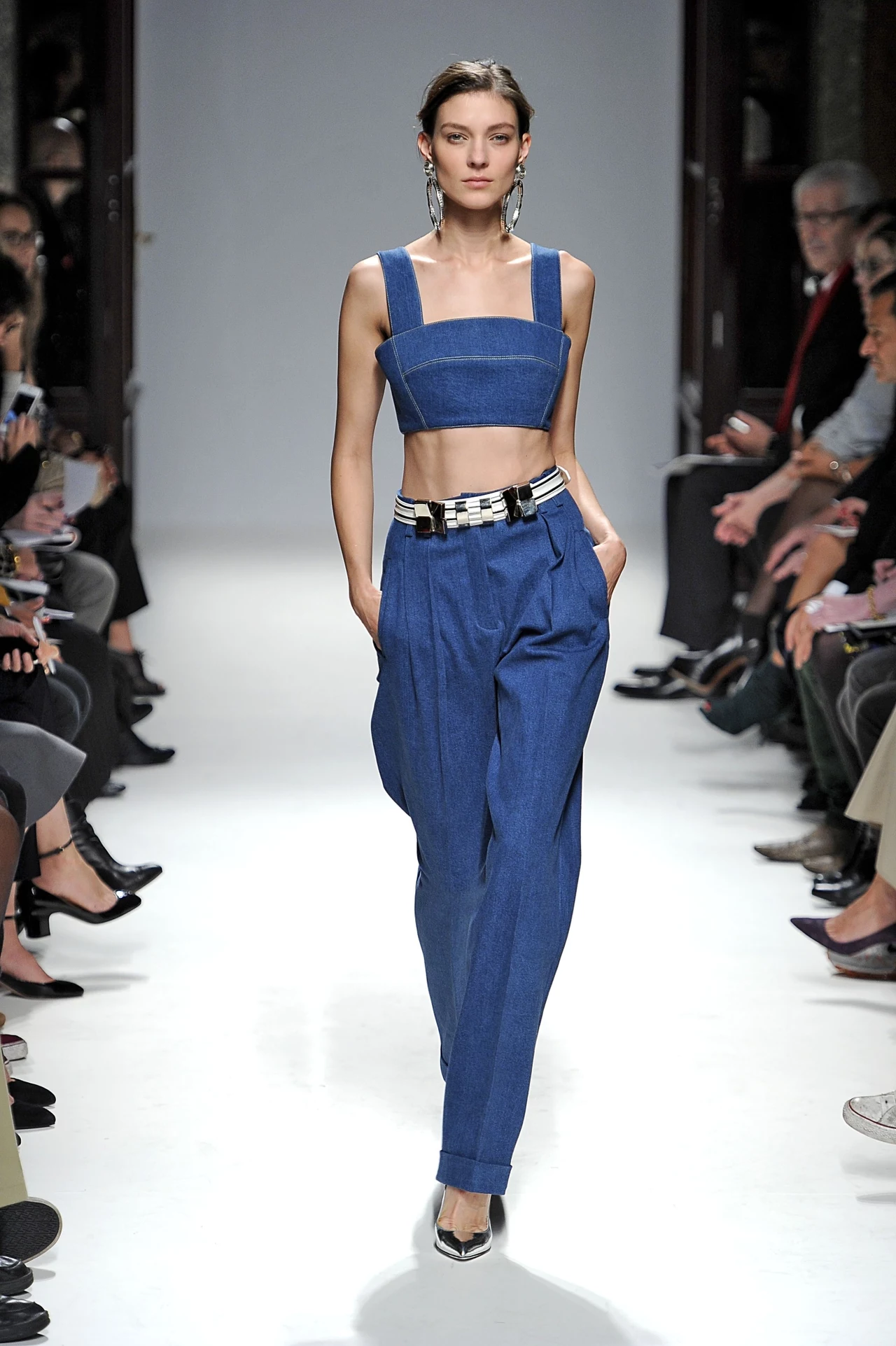 Luźne dżinsy na pokazie Balmain Luźne dżinsy na pokazie Balmain